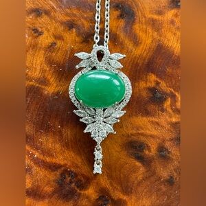 Sparkly Cubic Zirconia green stone pendant 925? necklace like new on silver tone